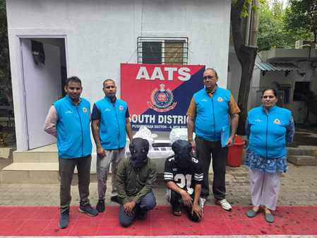 'ठक-ठक' गैंग के दो सदस्य गिरफ्तार, लैपटॉप, गहने, स्कूटी और चोरी के अन्य सामान बरामद