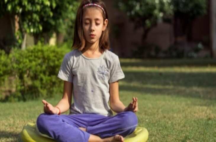 बच्चे से बुजुर्ग सबके लिए है योग, अभ्यास से पहले नियम जानना जरूरी