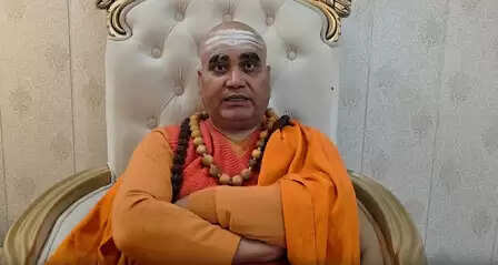 न्यूयॉर्क मेयर के शपथग्रहण के बाद भारत में छिड़ी बहस, संतों ने गीता-रामायण पर हाथ रख शपथ की मांग उठाई