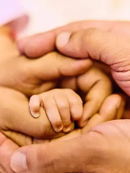 राजकुमार राव और पत्रलेखा ने फैंस को कराया अपनी बेटी से इंट्रोड्यूस, नाम का किया खुलासा