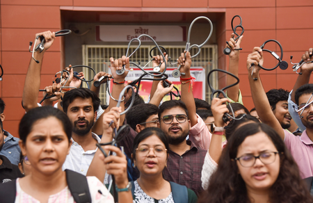 बिहार: पीएमसीएच के जूनियर डॉक्टर फिर हड़ताल पर, ओपीडी सेवा बंद