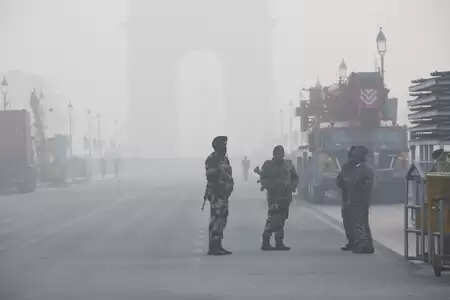 एनसीआर में प्रदूषण की मार : एक्यूआई 400 के पार, स्मॉग की मोटी चादर से ढका इलाका