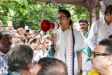 बांग्लादेश संबंधी टिप्पणी मामले में ममता बनर्जी के खिलाफ जनहित याचिका खारिज