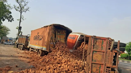 हजारीबाग के चरही में अनियंत्रित ट्रेलर ने तीन वाहनों को मारी टक्कर, दो की मौत