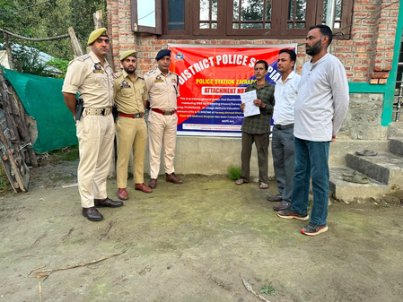 जम्मू-कश्मीर पुलिस ने शोपियां में ड्रग्स के कारोबार से कमाई गई संपत्ति को जब्त किया