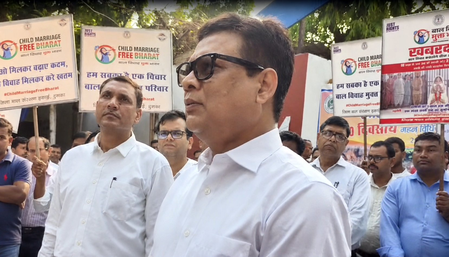दुमका: व्यवहार न्यायालय परिसर से निकली प्रभात फेरी, जन-जन तक विधिक सहायता पहुंचाने का दिया संदेश
