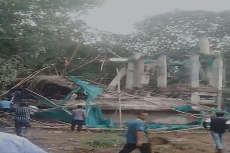 रांची में पानी की पुरानी टंकी ढही, एक मजदूर का शव बरामद, मलबे में कई अन्य के दबने की आशंका