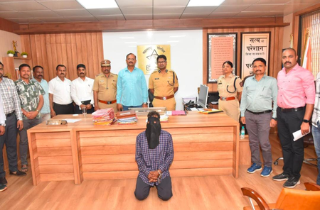 मुंबई में लोकल ट्रेन के सामने पत्नी को दिया धक्का, सूरत से आरोपी पति गिरफ्तार