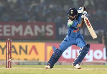 रोहित शर्मा को पछाड़कर वनडे रैंकिंग में शीर्ष बल्लेबाज बने विराट कोहली