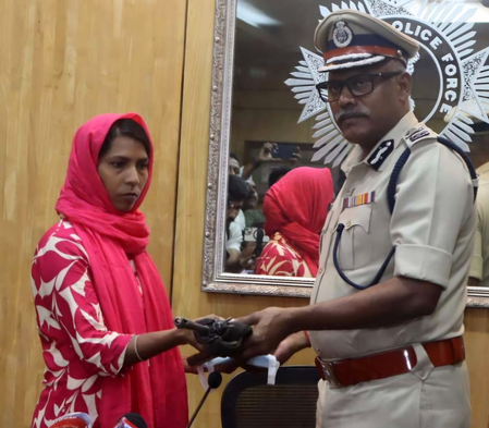 पश्चिम बंगाल पुलिस को बड़ी सफलता, माओवादी नेता शाकुंतला महतो ने किया आत्मसमर्पण