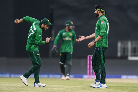 टी20 वर्ल्ड कप: न्यूजीलैंड के खिलाफ पाकिस्तान ने टॉस जीतकर चुनी बल्लेबाजी, फखर जमां की वापसी