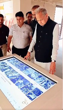 गांधी वाटिका की उपेक्षा पर गहलोत का हमला, बोले- महात्मा गांधी के आदर्शों से डरती है भाजपा