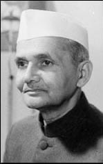 लाल बहादुर शास्त्री की जयंती पर कांग्रेस अध्यक्ष खड़गे समेत कई विपक्षी नेताओं ने दी श्रद्धांजलि