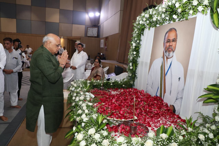 गुजरात के पूर्व मंत्री मोहनसिंह राठवा और विद्या भारती के महेश पाटंगे को मुख्यमंत्री भूपेंद्र पटेल ने दी श्रद्धांजलि
