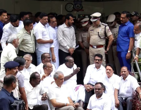 स्टिंग ऑपरेशन मामले में कुमारस्वामी का धरना खत्म, पुलिस को दिए दो दिन