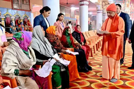 रुपया लेकर पट्टा करने वालों के विरुद्ध हो सख्त कार्रवाई : मुख्यमंत्री योगी