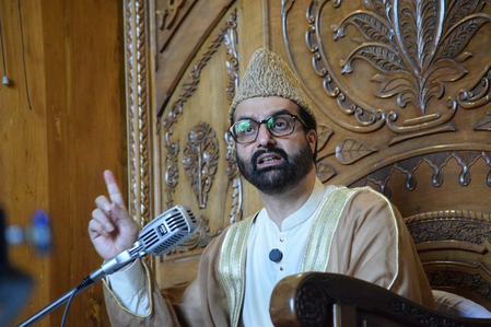 जम्मू-कश्मीर में संगठनों पर प्रतिबंध लगाने की नीति पर फिर से हो विचार : मीरवाइज उमर फारूक