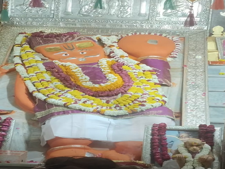 खोले के हनुमान जी: यहां लेटी हुई अवस्था में भक्तों के कष्ट हरते हैं बालाजी, हनुमान जन्मोत्सव पर चढ़ता है विशेष चोला