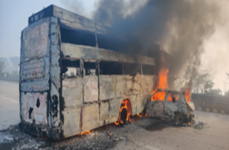 यमुना एक्सप्रेस वे पर स्लीपर बस से टकराई कार, 5 की जल कर मौत