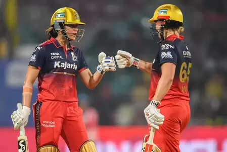 डब्ल्यूपीएल: कप्तान मंधाना ने खेली 96 रन की तूफानी पारी, आरसीबी ने लगाया 'जीत का चौका'