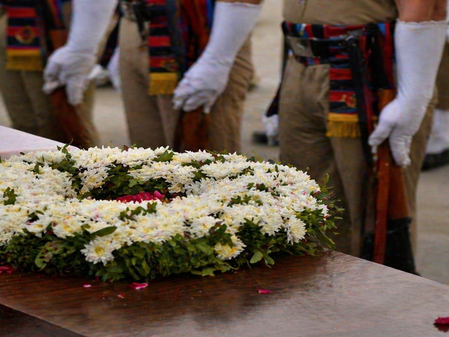 बिहार: मधुबनी में राजकीय सम्मान के साथ अधिकारी का अंतिम संस्कार