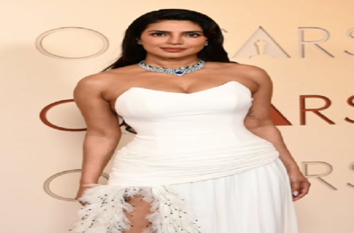 व्हाइट गाउन पहन ऑस्कर पहुंचीं प्रियंका चोपड़ा, जेवियर बार्डेम संग प्रेजेंट किया 'बेस्ट इंटरनेशनल फीचर फिल्म' अवॉर्ड