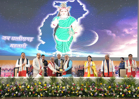 उपराष्ट्रपति ने एम्स रायपुर के दीक्षांत समारोह में छात्रों से राष्ट्रसेवा का किया आह्वान