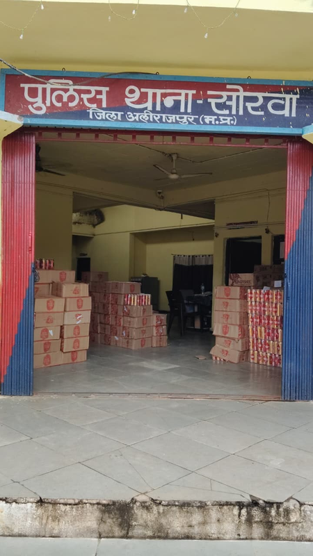 मध्य प्रदेश : अलीराजपुर में 11 लाख रुपए मूल्य की 306 कार्टन अवैध शराब जब्त
