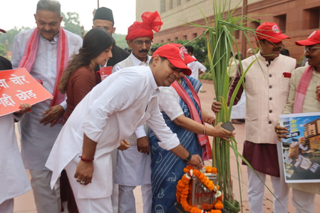 राम मंदिर चढ़ावे की हो निष्पक्ष जांच, ई-20 पेट्रोल को लेकर विपक्ष ने किया प्रदर्शन, अमित शाह से सदन में मांगा जवाब