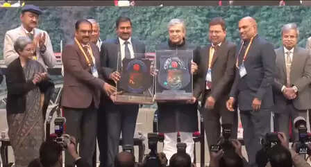 101 रेल अधिकारियों को 70वें अति विशिष्ट रेल सेवा पुरस्कार से किया गया सम्मानित, रेल मंत्री ने दी बधाई