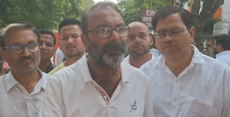 आगरा: जेल में बंद कांग्रेस कार्यकर्ताओं से मिले अजय कुमार लल्लू, ज्ञानेश कुमार पर साधा निशाना