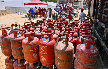 राजस्थान : जैसलमेर जिला प्रशासन की बड़ी कार्रवाई, कमर्शियल गैस धांधली पर गोदाम सीज