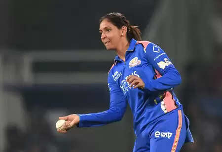 डब्ल्यूपीएल: मुंबई इंडियंस ने टॉस जीतकर चुनी गेंदबाजी, दोनों टीमों में बदलाव