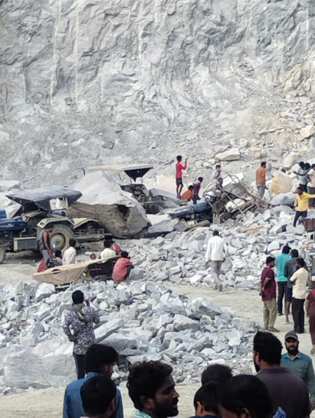 बेंगलुरु खदान हादसा: बिना चेतावनी के ऊपर की खदान से पत्थर धकेलना बना हादसे की वजह