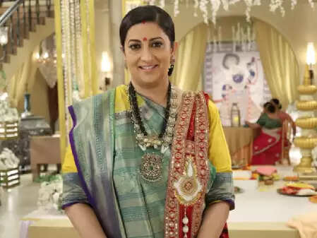 सोशल मीडिया पर हो रही टीवी की तुलसी की साड़ियों की तारीफ, जानें कौन डिजाइन कर रहा पारंपरिक साड़ी