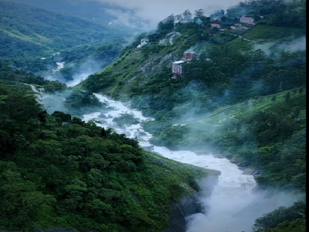 नेरियमंगलम: प्रकृति की गोद में छिपा है रहस्यमयी गांव, वाटरफॉल और मसालेदार पेड़-पौधे का ले पाएंगे अनुभव