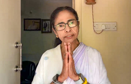 बंगाल: काउंटिंग के बीच ममता बनर्जी का वीडियो संदेश, ‘एजेंट सेंटर न छोड़ें, अंत में हमारी ही जीत होगी’