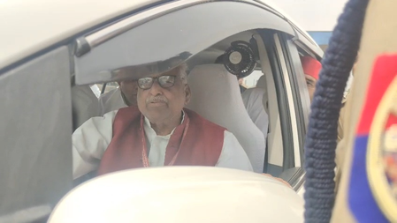 नोएडा में श्रमिकों के प्रदर्शन के बाद राजनीति शुरू, सपा और लेफ्ट नेताओं को पुलिस ने रोका