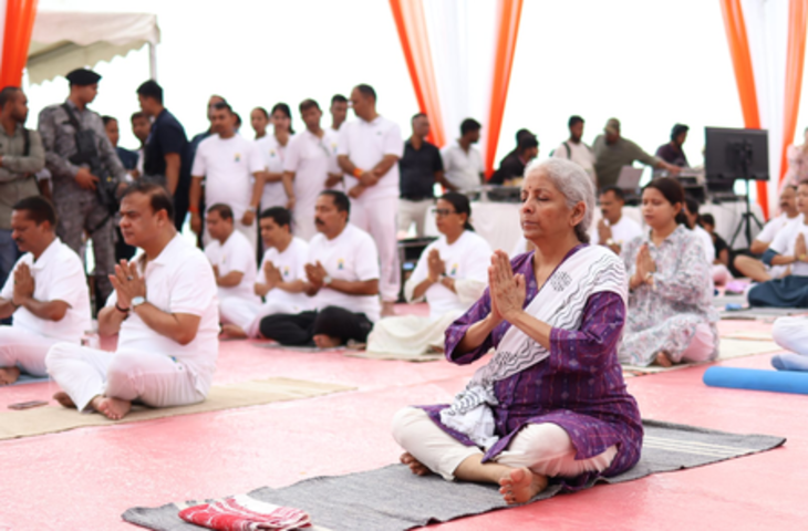अंतरराष्ट्रीय योग दिवस पर केंद्रीय मंत्रियों का संदेश, 'योग को सिर्फ एक दिन नहीं, पूरे 365 दिन की आदत बनाएं'
