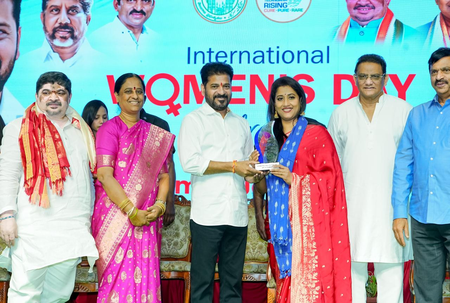 तेलंगाना में जल्द ही कॉलेज की छात्राओं को ई-स्कूटर वितरित किए जाएंगे: सीएम रेवंत रेड्डी