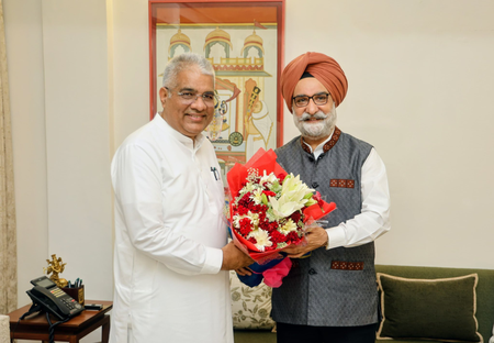 उपराज्यपाल संधू ने भूपेंद्र यादव से दिल्ली के पर्यावरण संबंधी मुद्दों पर चर्चा की