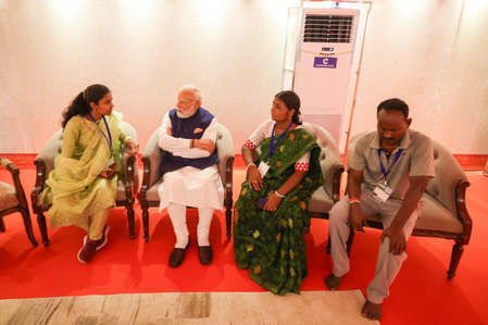 प्रधानमंत्री मोदी ने 9 साल पहले मारे गए भाजपा कार्यकर्ता सौमित्र घोषाल के परिवार से मुलाकात की, न्याय का आश्वासन दिया