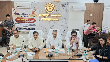 17 सितंबर से शुरू होगा ‘सेवा संकल्प अभियान’, नोएडा में प्रभारी मंत्री बृजेश सिंह ने की समीक्षा बैठक