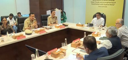 गुजरात पुलिस की 'ऑपरेशन सेफ साइबर स्पेस', महिलाओं और बच्चों को ऑनलाइन फ्रॉड के प्रति कर रही जागरूक