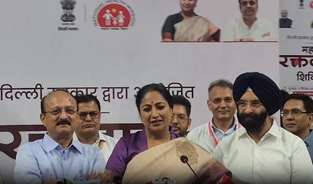 पीएम मोदी के जन्मदिन पर दिल्ली में मेगा ब्लड डोनेशन कैंप, सीएम रेखा गुप्ता ने किया रक्तदान