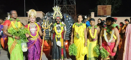 नमक्कल में दशहरा उत्सव की धूम, किन्नर समुदाय के लोगों ने देवी काली का रूप धारण कर पूरी कीं मन्नतें