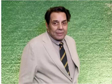 ब्रीच कैंडी अस्पताल से डिस्चार्ज हुए धर्मेंद्र, फैंस ने लंबी उम्र के लिए की प्रार्थना