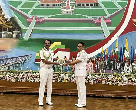 एडमिरल त्रिपाठी की अहम बैठक, भारत-म्यांमार नौसेना सहयोग को मजबूत करने पर जोर