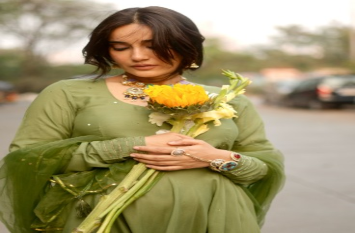 प्रेग्नेंसी ग्लो से चमक उठा सुरभि ज्योति का चेहरा, ग्रीन सूट में फ्लॉन्ट किया बेबी बंप