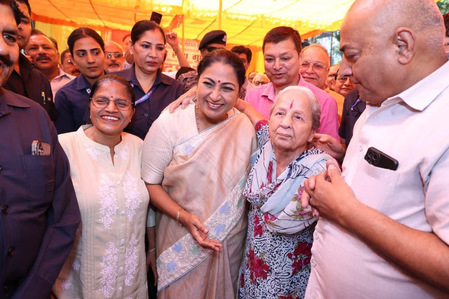 दिल्ली की सीएम रेखा गुप्ता ने शालीमार बाग और पीतमपुरा में किया कई परियोजनाओं का उद्घाटन